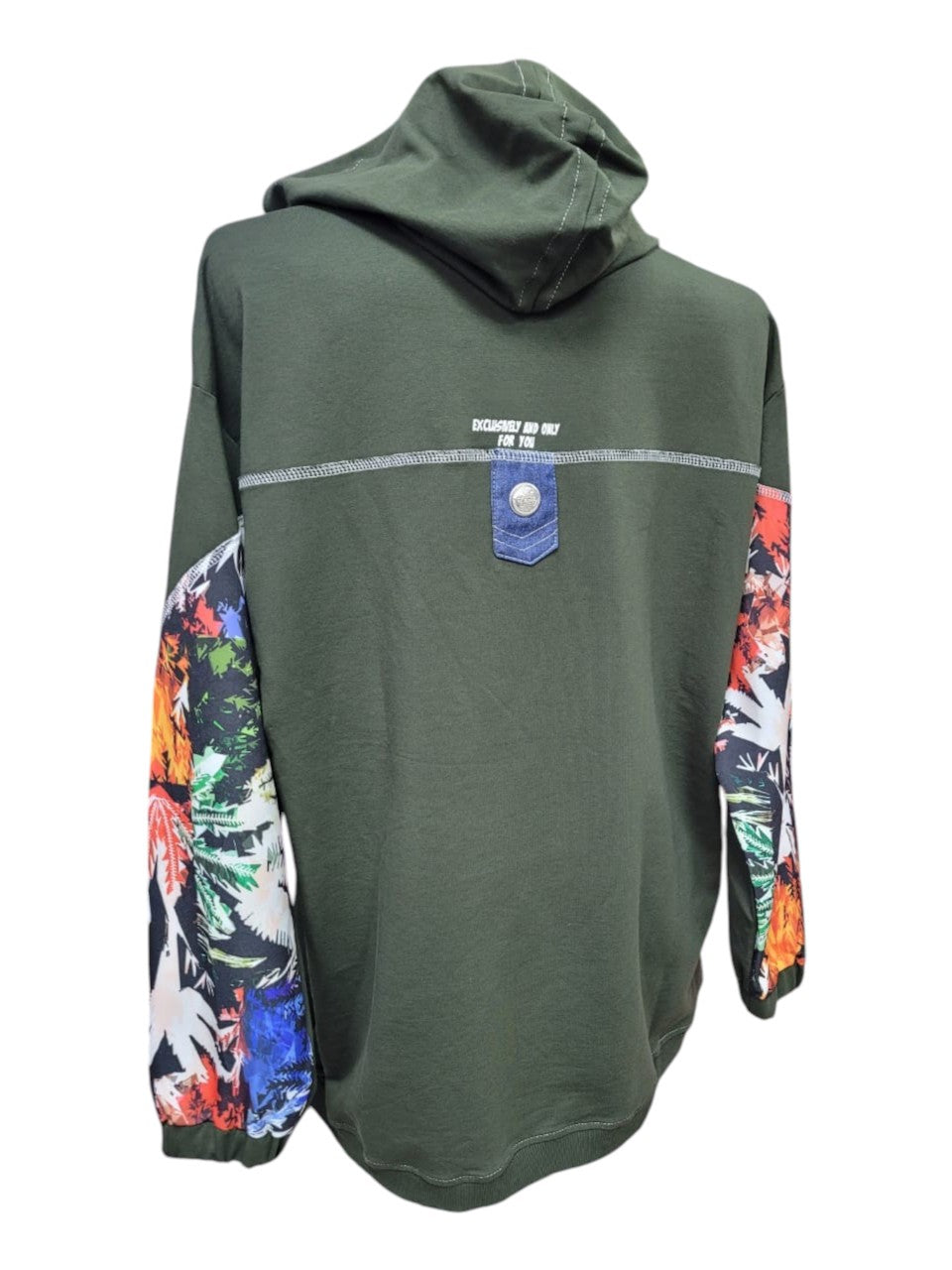 Polerón Verde Oscuro con Capucha – Comodidad y Estilo Casual