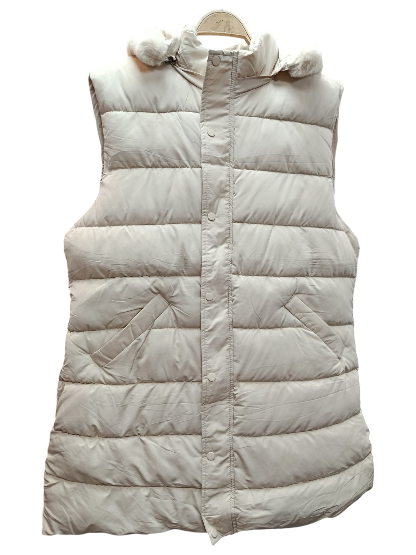 Parka Larga sin Mangas con Capucha Peluda – Estilo y Abrigo en Cada Paso