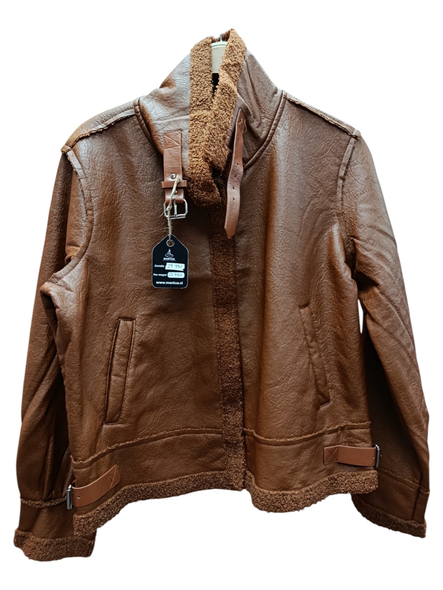 Chaqueta de Ecocuero a la Cintura – Actitud y Estilo en una Prenda Clave