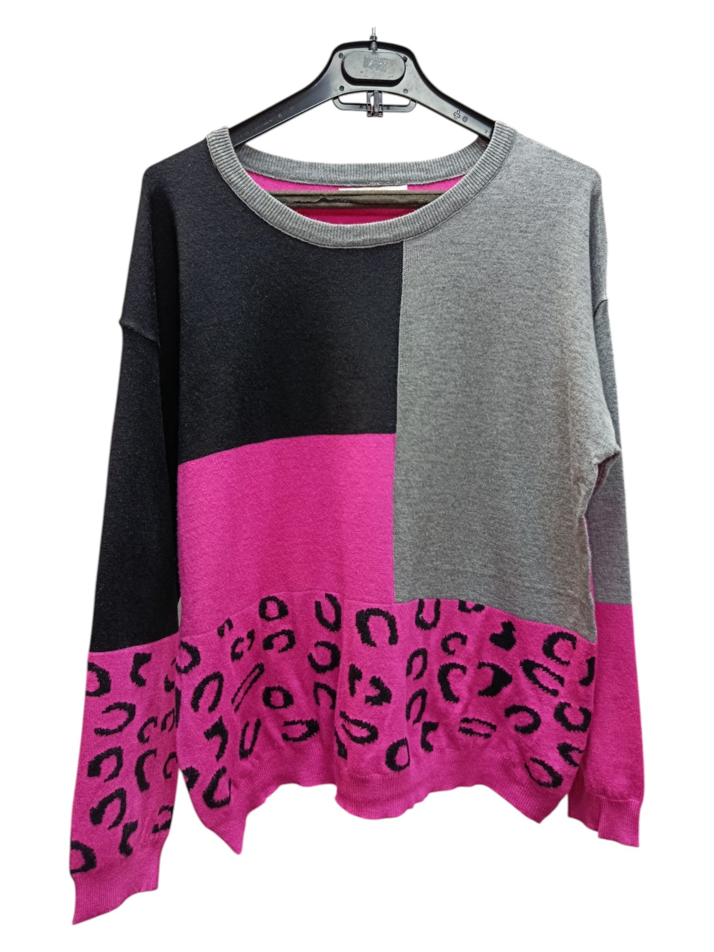 Suéter de Diseño Cuadrado y Animal Print – Estilo en Contrastes