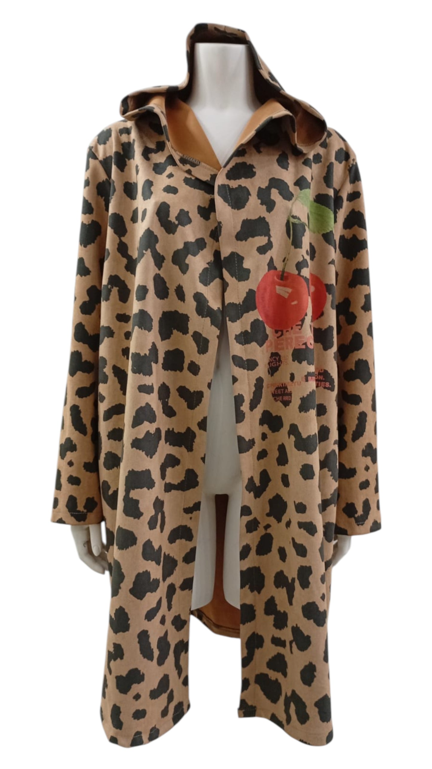Tapado Italiano Animal Print con Estampado de Cereza – Audaz y Chic