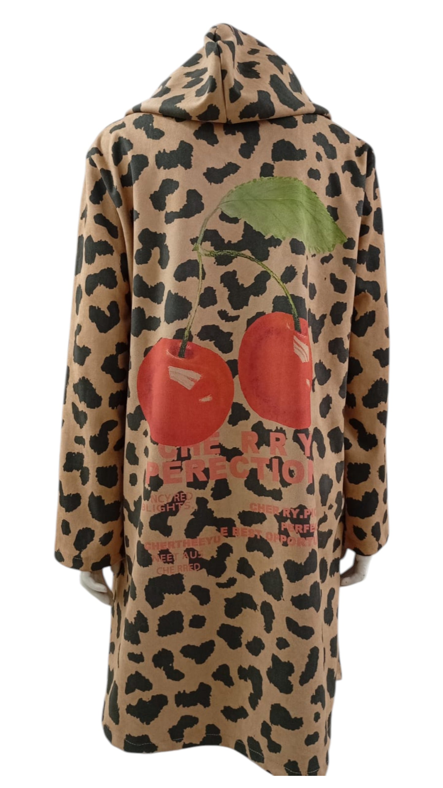 Tapado Italiano Animal Print con Estampado de Cereza – Audaz y Chic