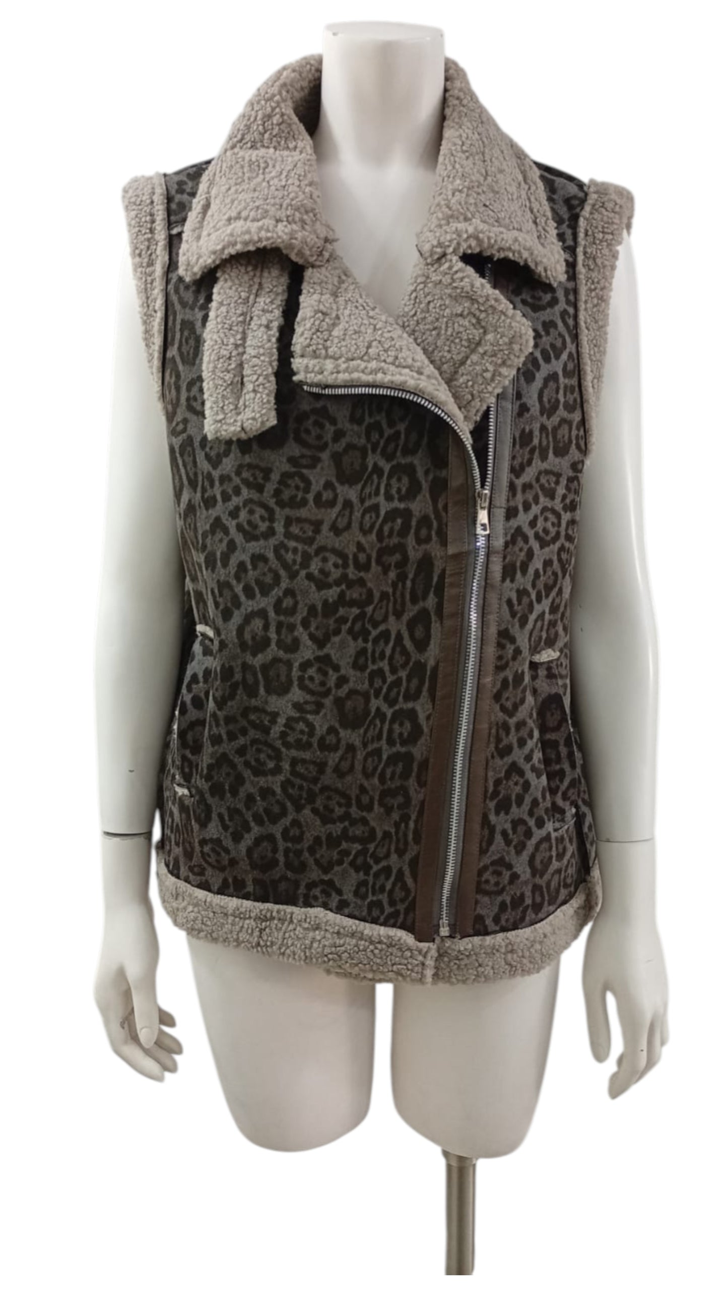 Chaqueta sin Mangas Animal Print – Un Toque Salvaje con Calidez Inigualable