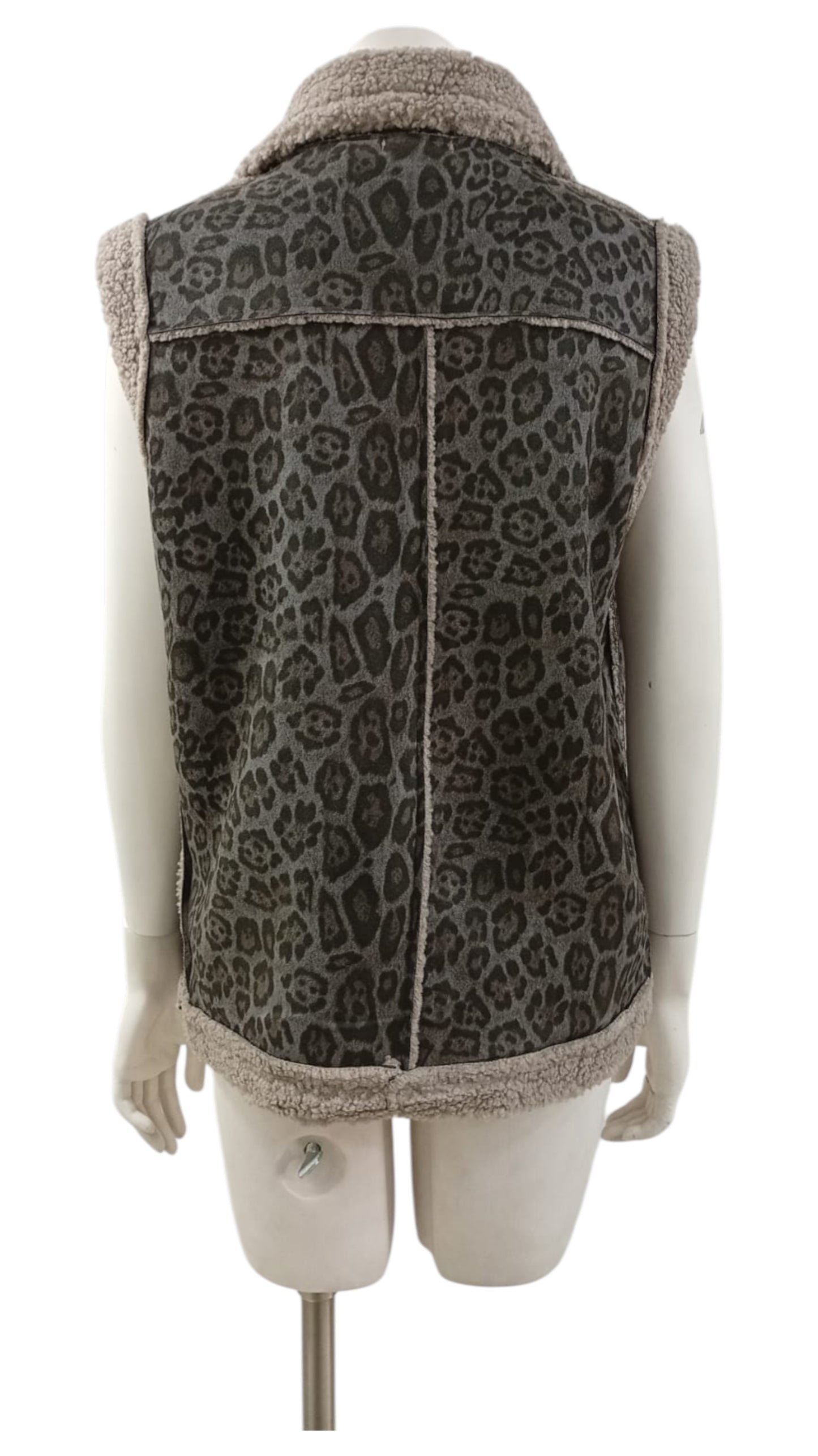 Chaqueta sin Mangas Animal Print – Un Toque Salvaje con Calidez Inigualable