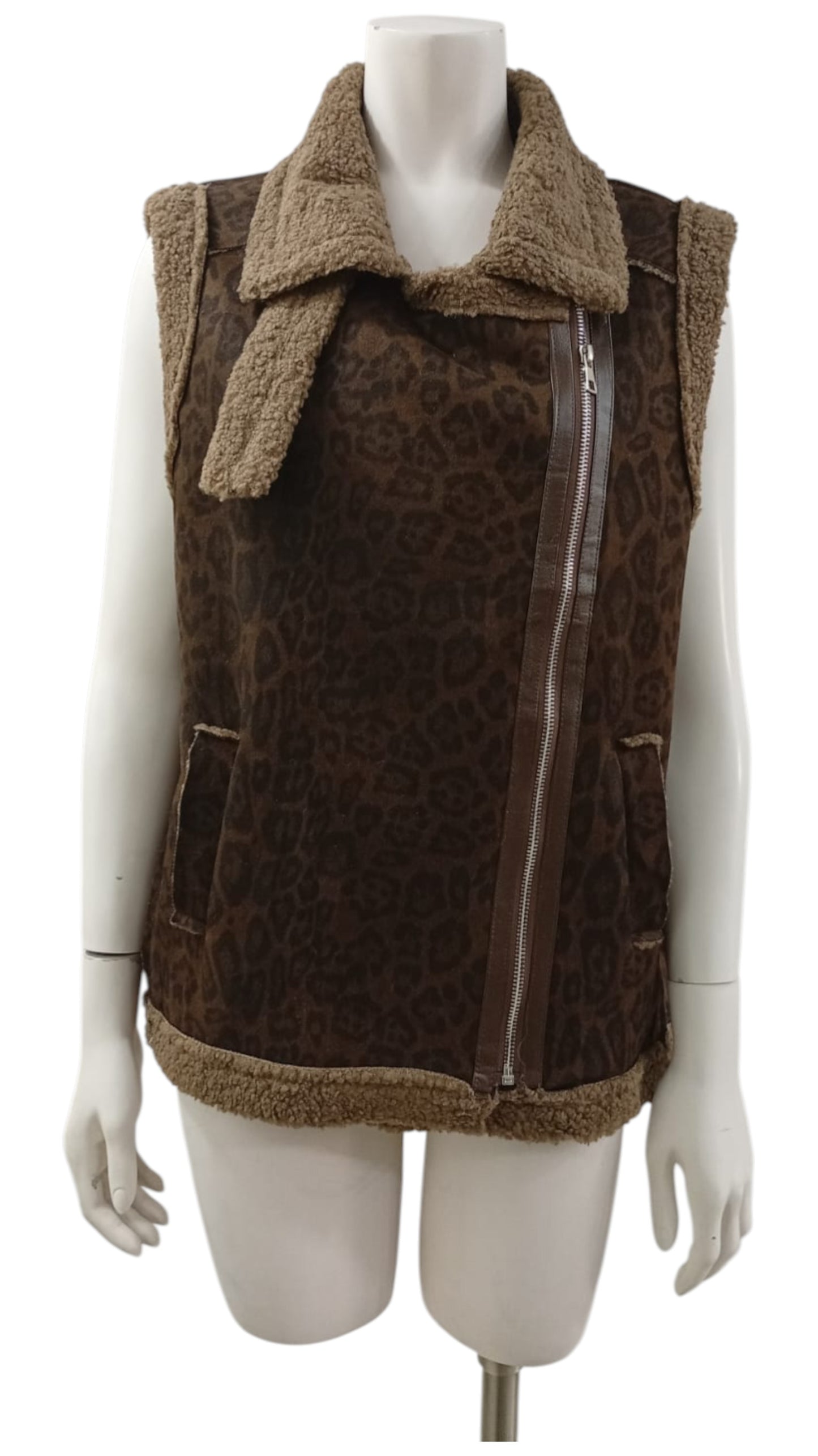 Chaqueta sin Mangas Animal Print – Un Toque Salvaje con Calidez Inigualable