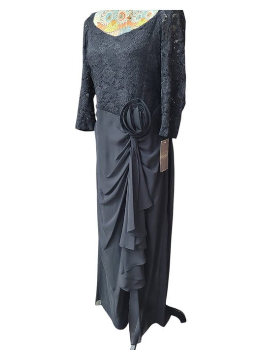 Vestido de Fiesta Negro en Gasa con detalles de Encaje