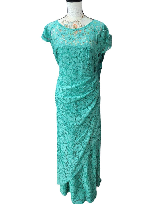 Vestido de Fiesta Turquesa con Detalle de Encajes