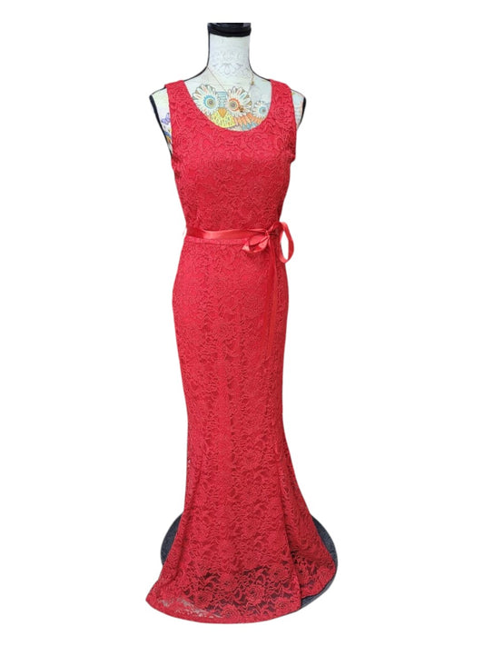 Vestido de Fiesta Rojo con Encaje en Todo el Diseño y Sin Mangas