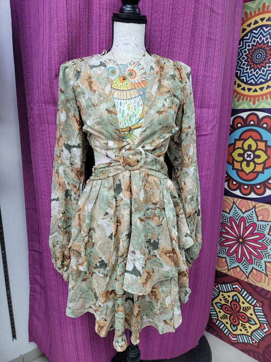 Vestido Corto Escote V en Gasa Estampada – Elegancia y Frescura