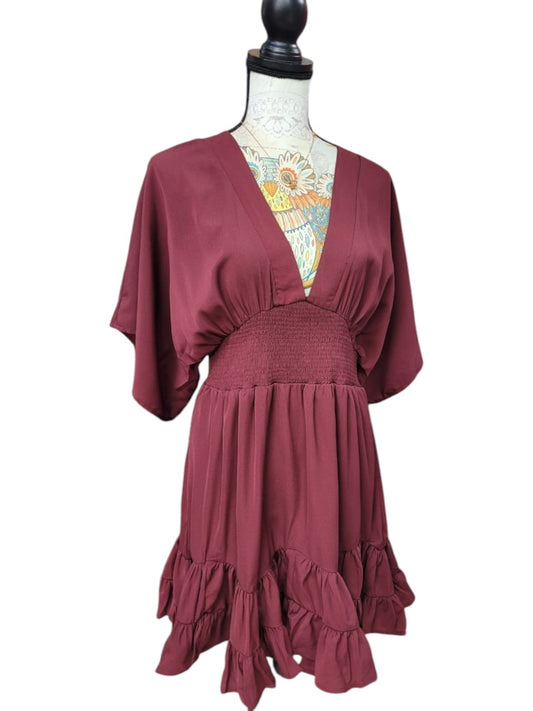 Vestido de Corte Sofisticado con Manga Ancha y Largo 3/4