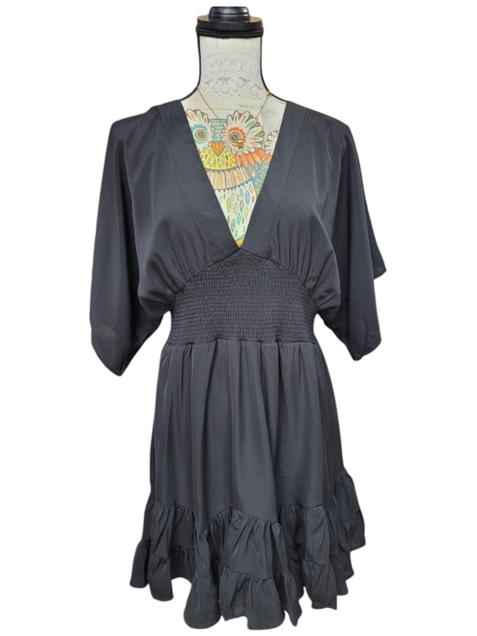 Vestido de Corte Sofisticado con Manga Ancha y Largo 3/4