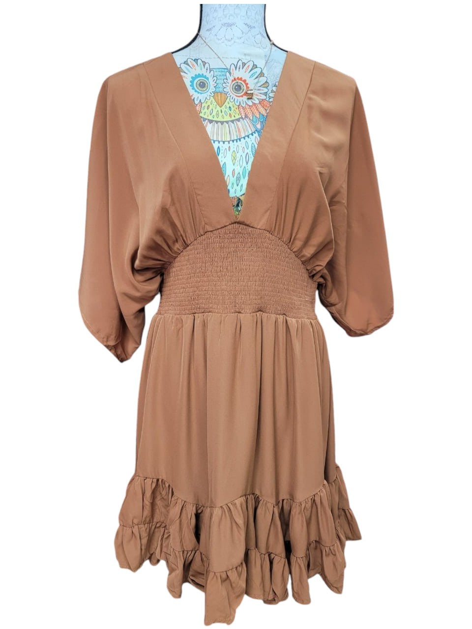Vestido de Corte Sofisticado con Manga Ancha y Largo 3/4