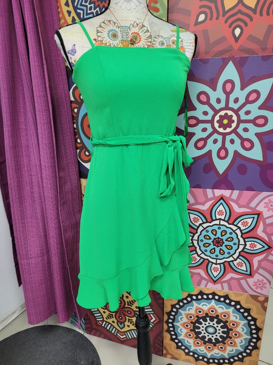 Vestido Verde Claro de Gasa con Diseño sin Mangas