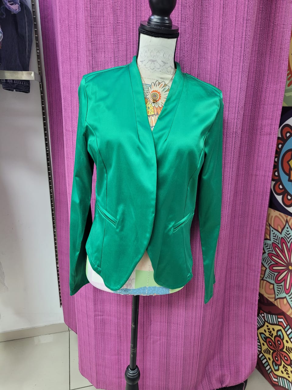 Chaqueta Italiana Saten Elasticada Corta