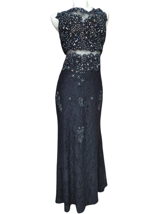 Vestido de Fiesta Negro con Detalle de Encaje y Transparencia