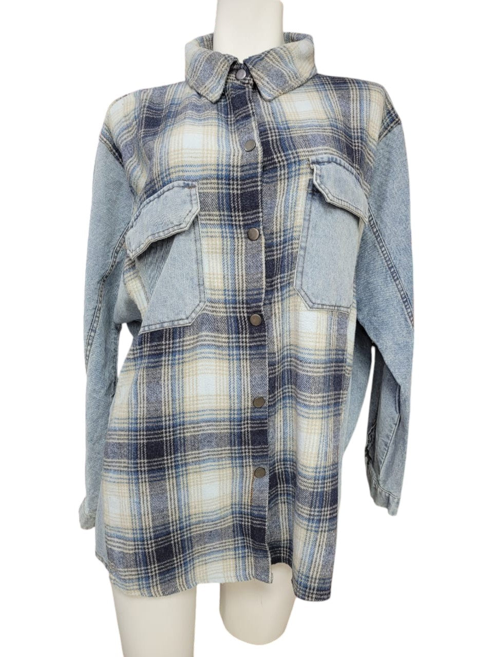 Camiseta Oversize Tipo Escocesa de Mezclilla – Estilo Relajado con un Toque Único