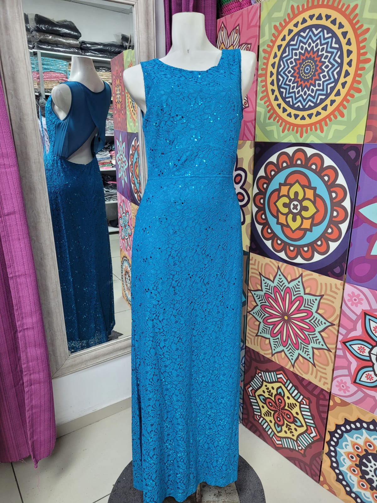 Vestido Fiesta Azul Cielo con Detalle de Encaje con Lentejuelas y Espalda Transparencia