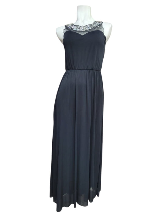 Vestido Fiesta Negro de Gasa con Detalle Cuello Brillantes