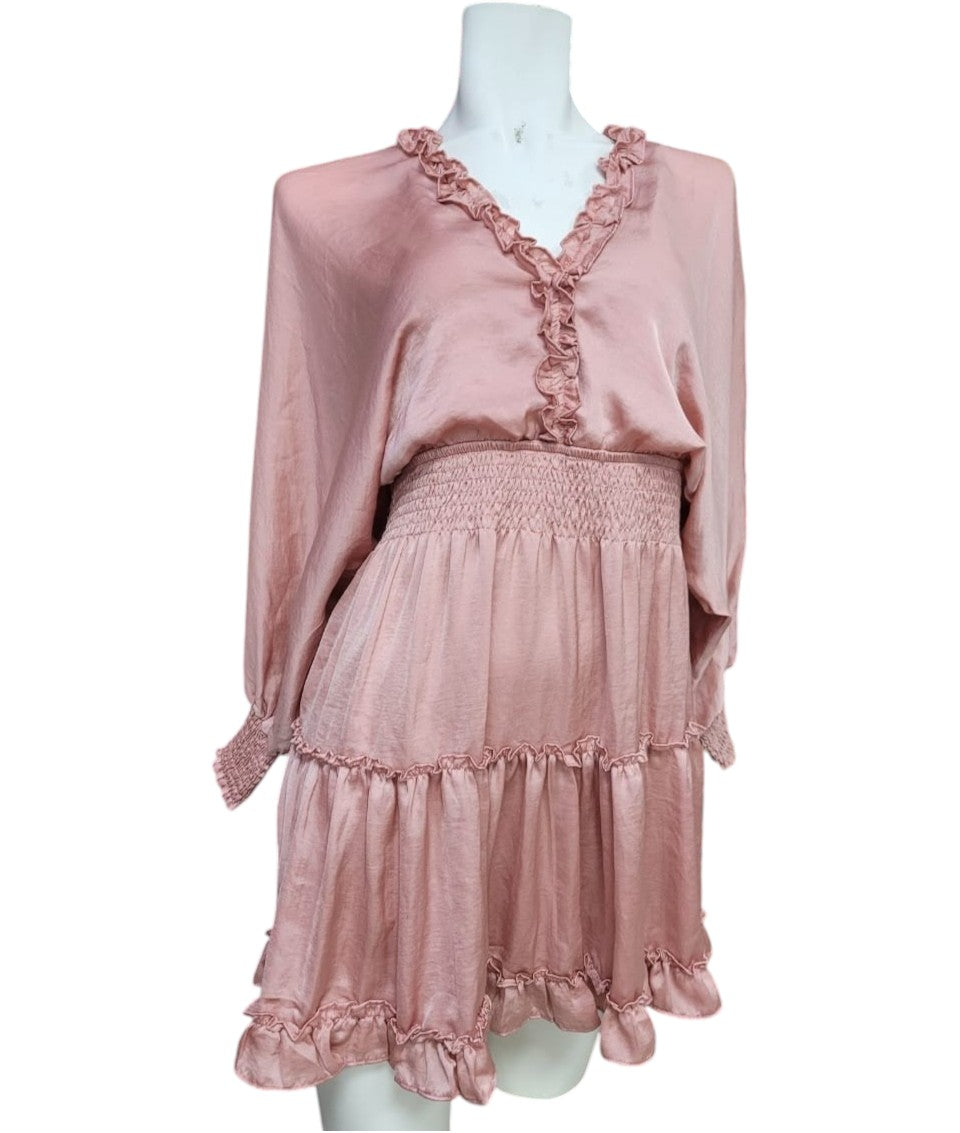 Vestido Rosado Corto Escote V – Elegancia y Estilo en Cada Detalle