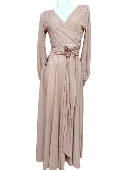 Vestido de Fiesta en Poliéster y Spandex con Ajuste a la Cintura, Detalle de Brillos y Manga Larga