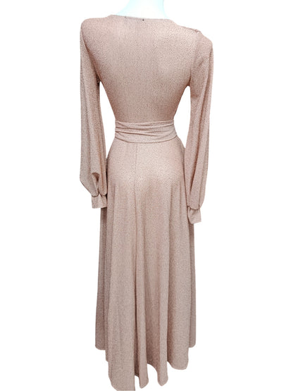 Vestido de Fiesta en Poliéster y Spandex con Ajuste a la Cintura, Detalle de Brillos y Manga Larga