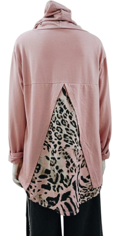 Polerón Italiano Rosa con Capucha y Detalles en Dorado y Animal Print