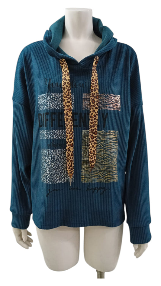 Polerón Italiano Verde Petróleo con Capucha y Detalles Animal Print