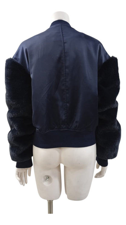 Chaqueta con Mangas Peludas Azul Oscuro – Corte a la Cintura