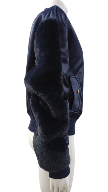 Chaqueta con Mangas Peludas Azul Oscuro – Corte a la Cintura