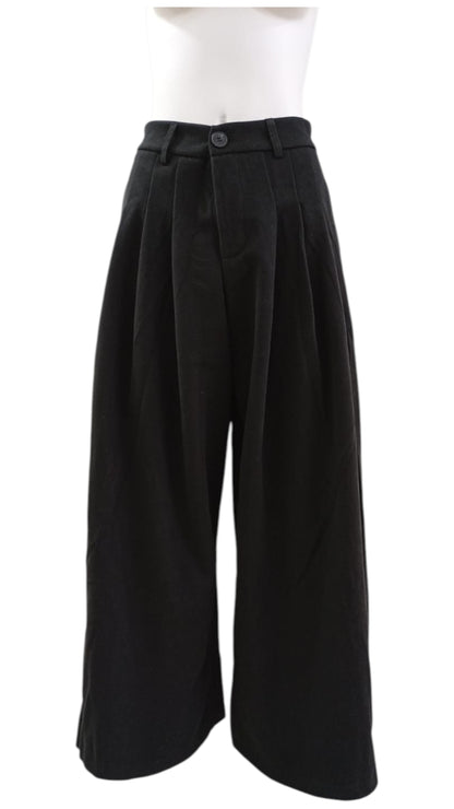 Pantalón Pata Ancha con Pliegues – Elegancia Cómoda y Atemporal