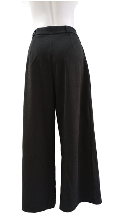 Pantalón Pata Ancha con Pliegues – Elegancia Cómoda y Atemporal