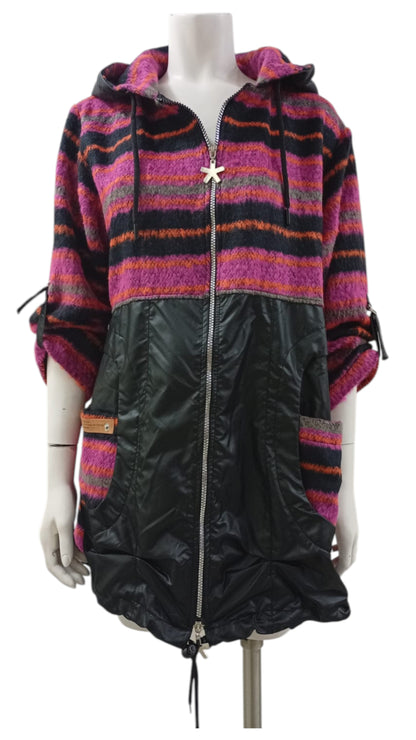 Chaqueta Turca Diseño a Rayas y Detalles Urbanos