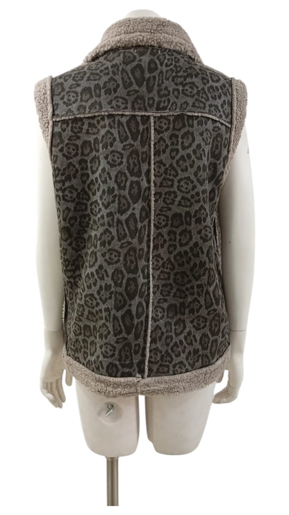 Chaqueta sin Mangas Animal Print – Un Toque Salvaje con Calidez Inigualable