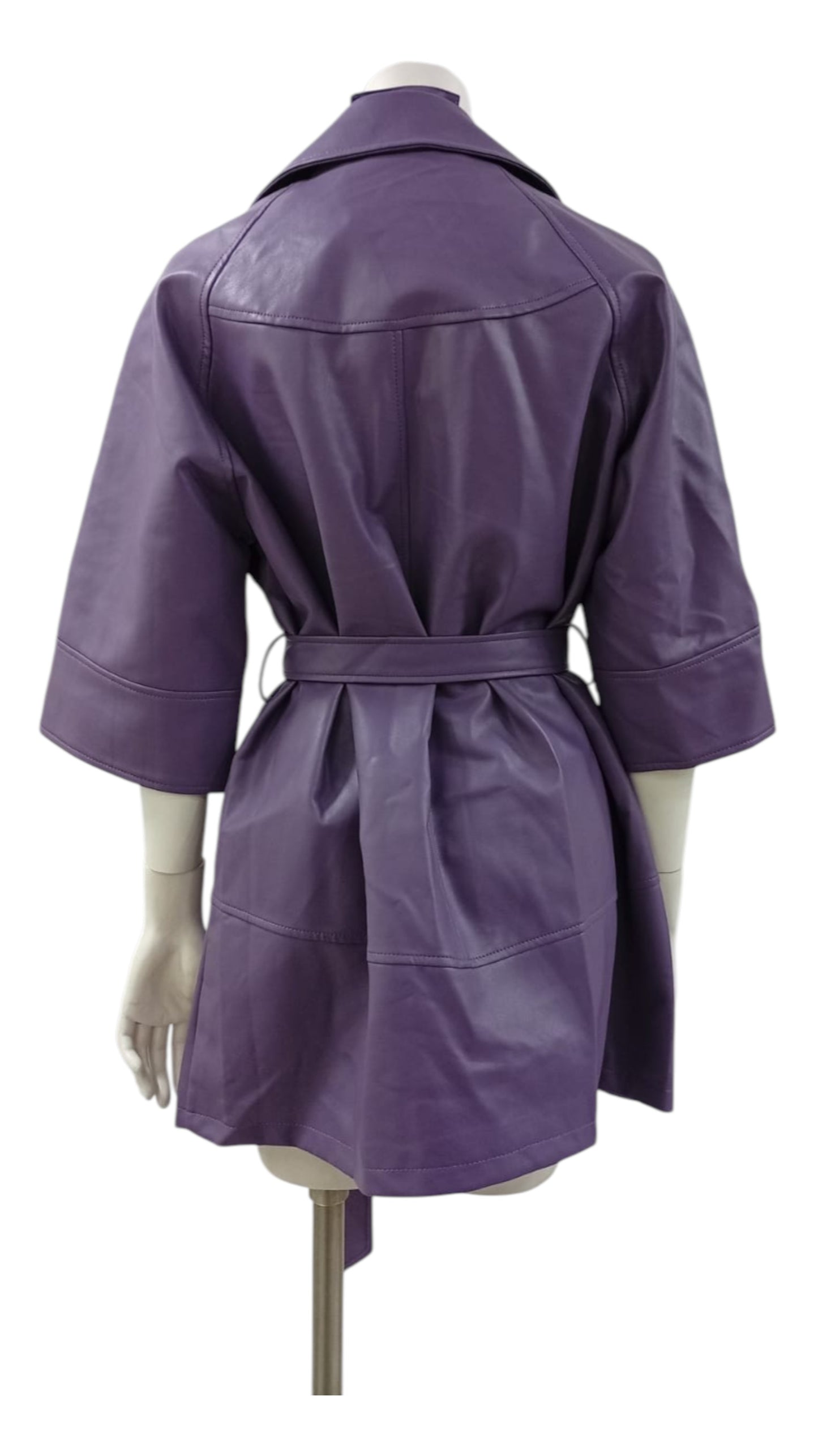 Chaqueta Italiana EcoCuero Morado – Estilo Sofisticado con Cinturón