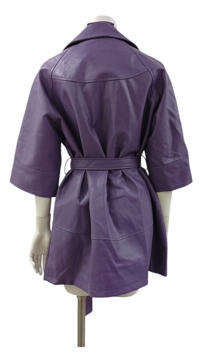 Chaqueta Italiana EcoCuero Morado – Estilo Sofisticado con Cinturón