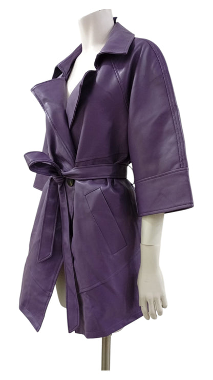 Chaqueta Italiana EcoCuero Morado – Estilo Sofisticado con Cinturón