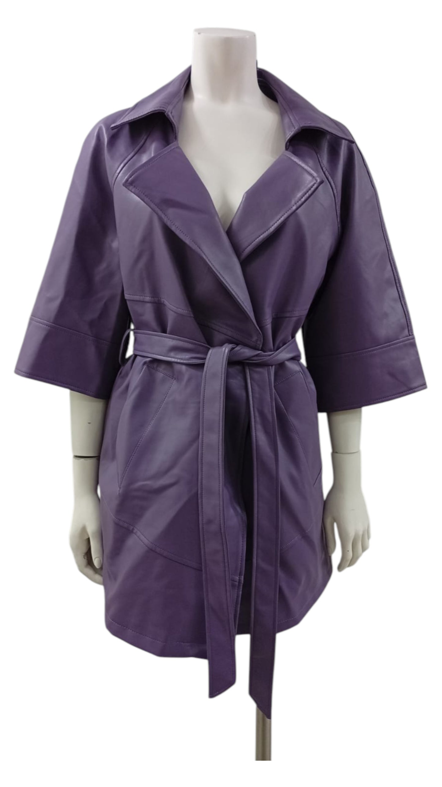 Chaqueta Italiana EcoCuero Morado – Estilo Sofisticado con Cinturón