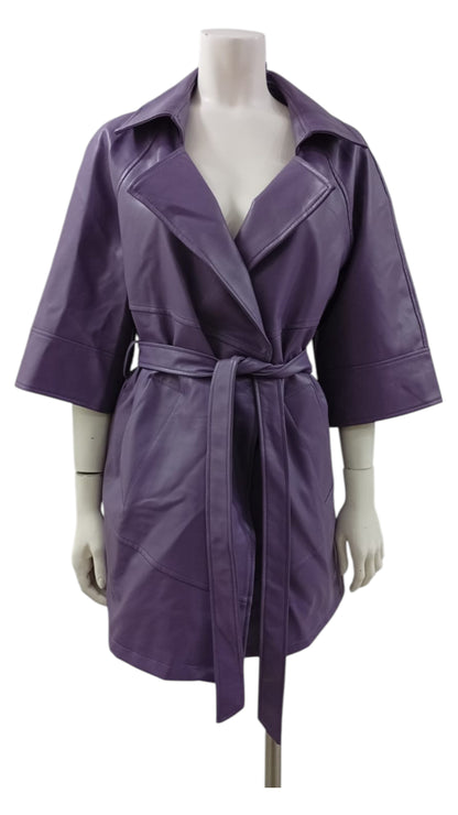 Chaqueta Italiana EcoCuero Morado – Estilo Sofisticado con Cinturón